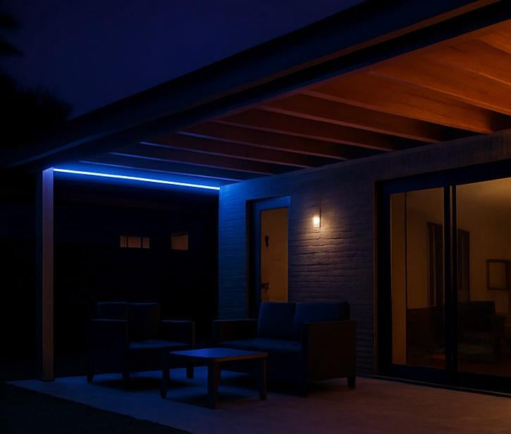 Ledstrip die sfeer maakt onder de veranda
